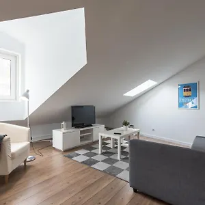 charming-apartment-tram-28.hotels-lisbon-portugal.com/